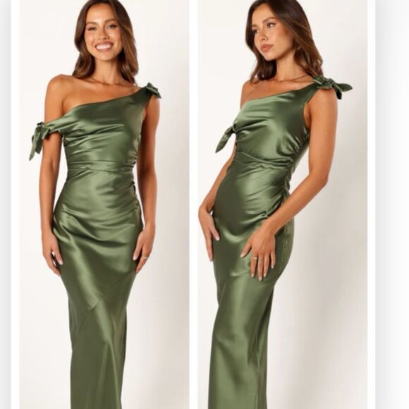 Petal & Pup Selma One-Shoulder Satin Gown NWT Small - Picture 3 of 4
